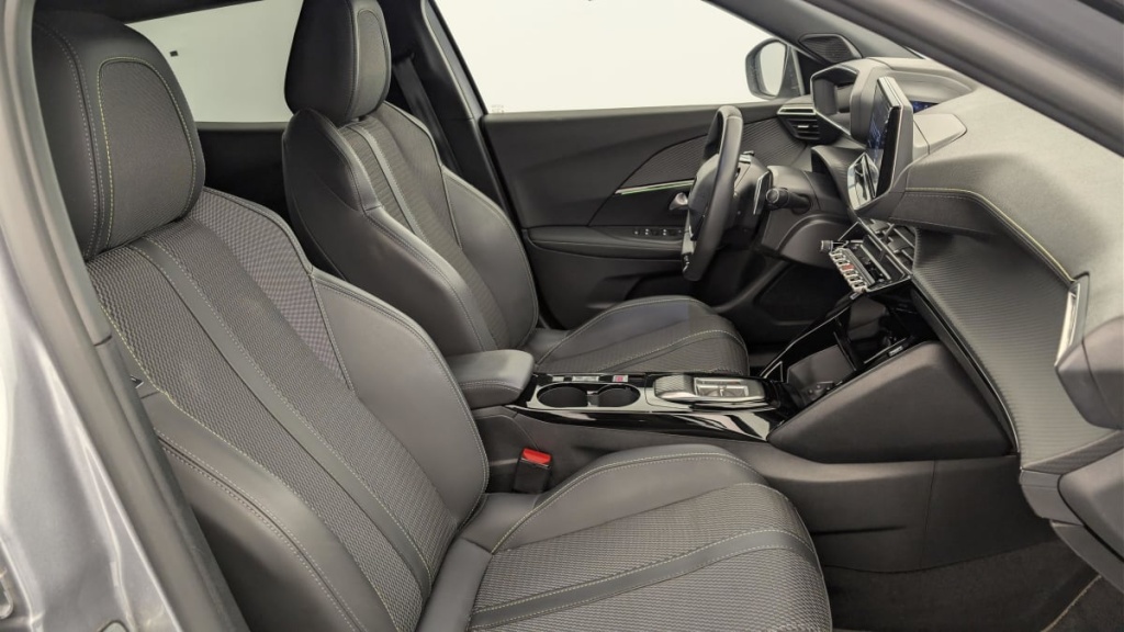 PEUGEOT 2008 PureTech 130 S S EAT8 GT - ref: 1-379979 - Photo 9