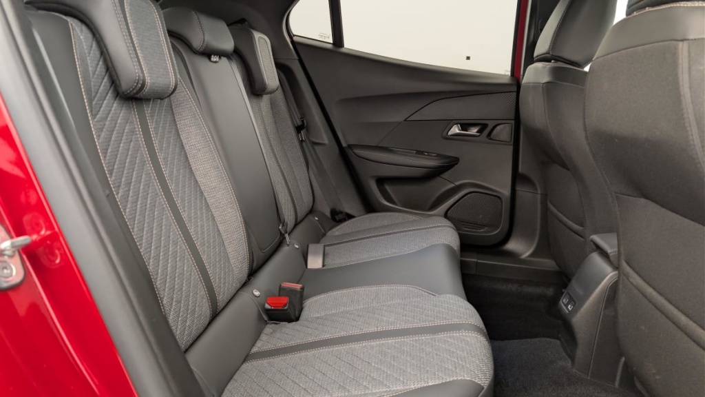 PEUGEOT 2008 Hybrid 145 e-DCS6 Allure - ref: 1-379983 - Photo 10