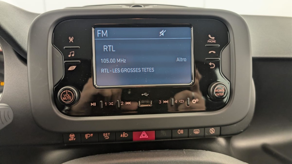 FIAT Panda 1.0 70 CH HYBRID BSG S S - ref: 1-380899 - Photo 17