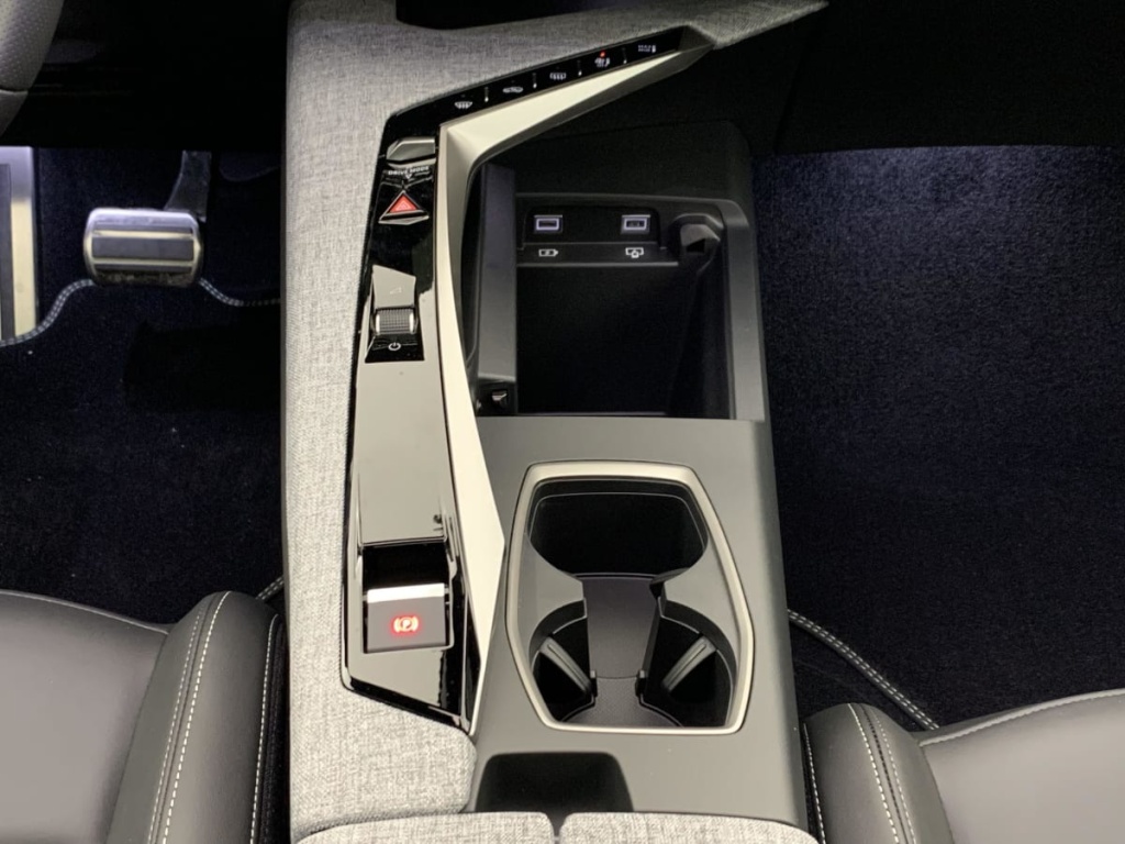 PEUGEOT 5008 Hybrid 145 e-DCS6 GT - ref: 1-381155 - Photo 15