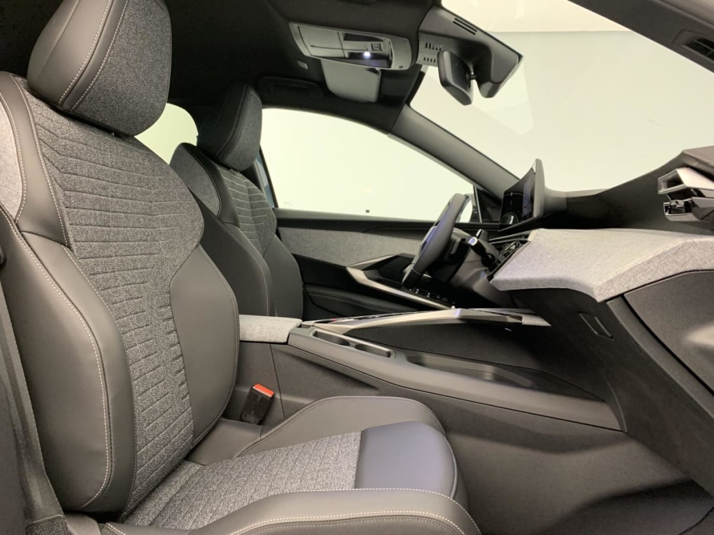 PEUGEOT 3008 Hybrid 145 e-DCS6 Allure - ref: 1-381337 - Photo 9