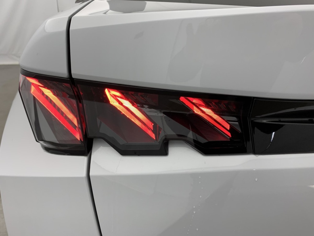 PEUGEOT 3008 Hybrid 145 e-DCS6 GT - ref: 1-381397 - Photo 12