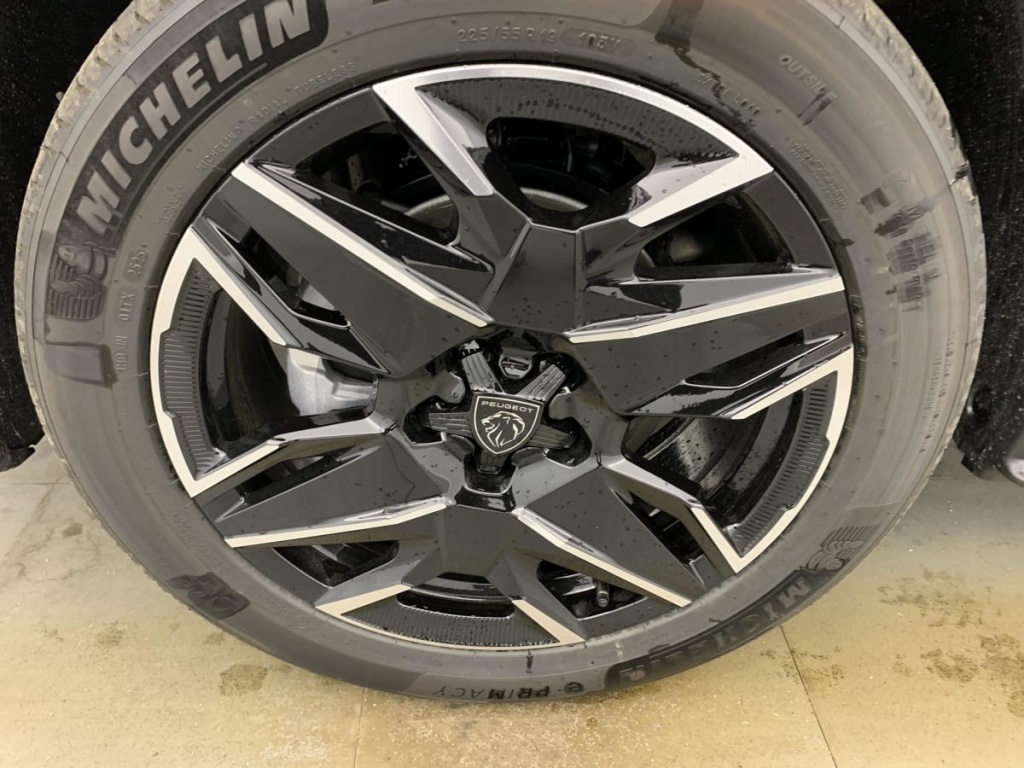 PEUGEOT 3008 Hybrid 145 e-DCS6 GT - ref: 1-381397 - Photo 19