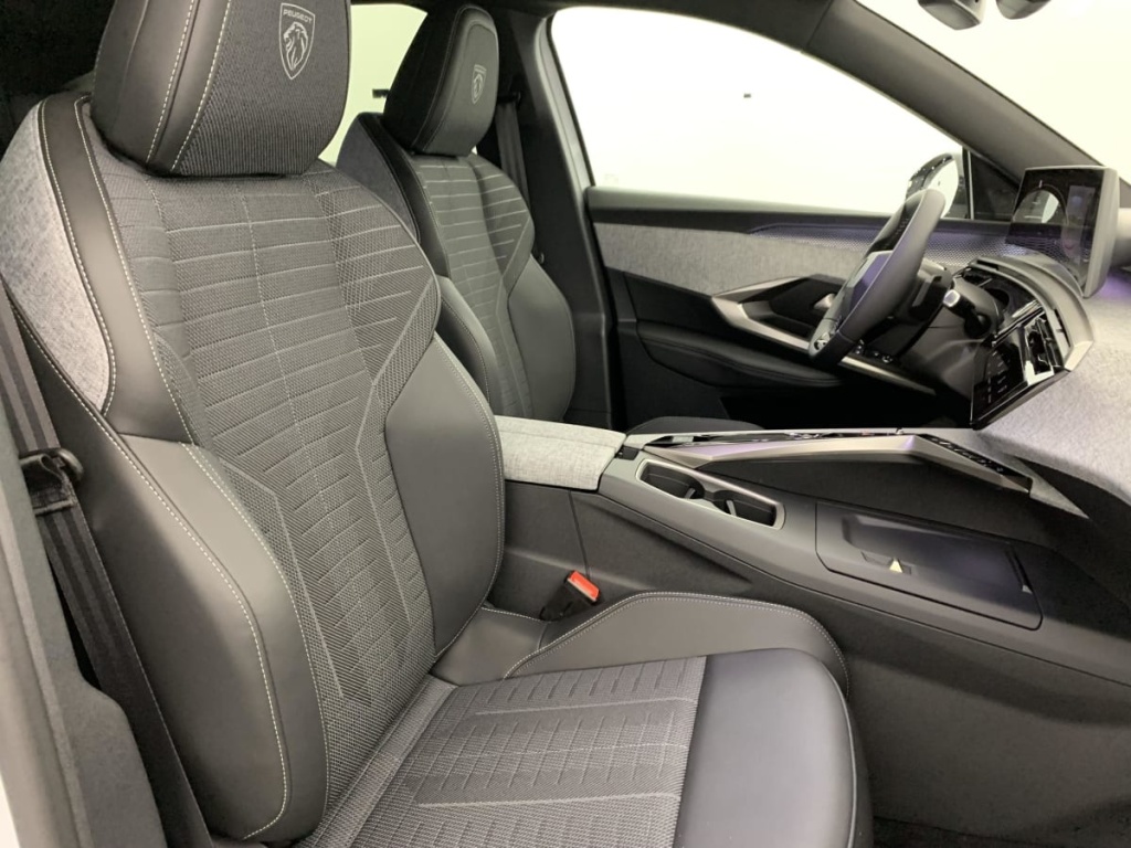 PEUGEOT 3008 Hybrid 145 e-DCS6 GT - ref: 1-381397 - Photo 9