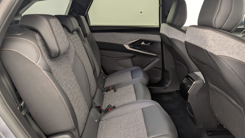 PEUGEOT 5008 HYBRID 145 CH E-DCS6 ALLURE - ref: 1-382162 - Photo 10