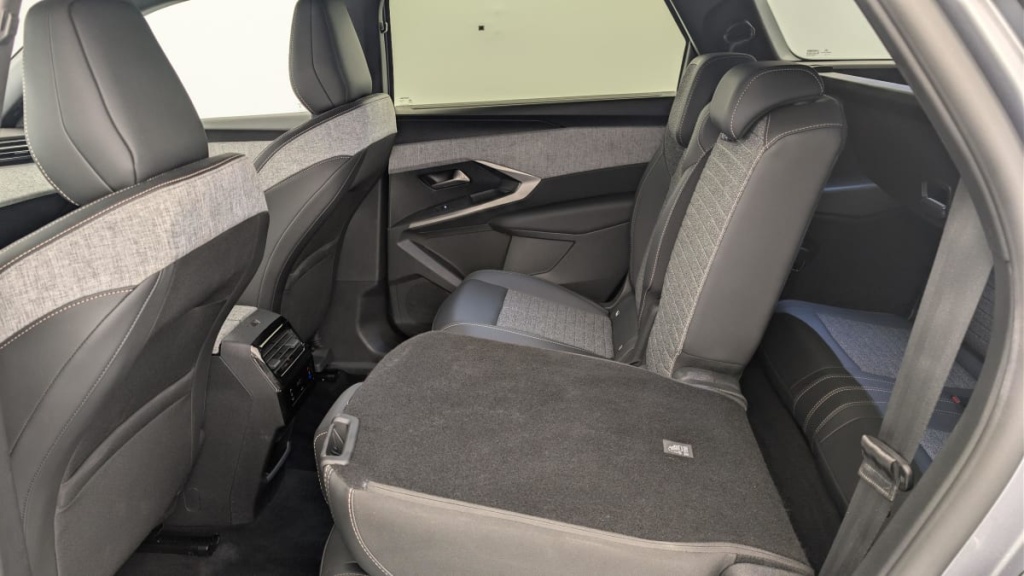 PEUGEOT 5008 HYBRID 145 CH E-DCS6 ALLURE - ref: 1-382162 - Photo 12