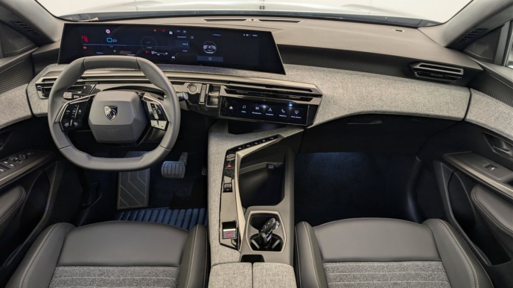 PEUGEOT 5008 HYBRID 145 CH E-DCS6 ALLURE - ref: 1-382335 - Photo 13