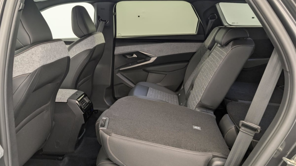 PEUGEOT 5008 HYBRID 145 CH E-DCS6 ALLURE - ref: 1-382336 - Photo 12