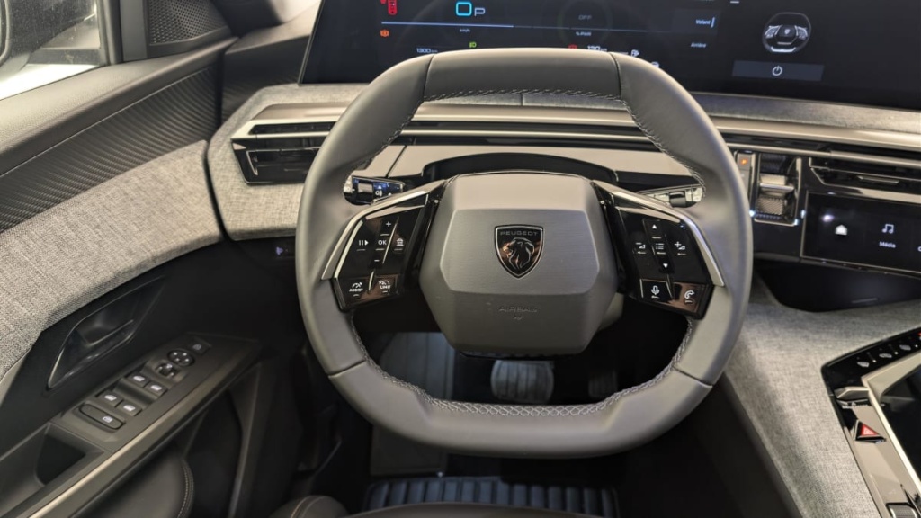 PEUGEOT 5008 HYBRID 145 CH E-DCS6 ALLURE - ref: 1-382336 - Photo 14