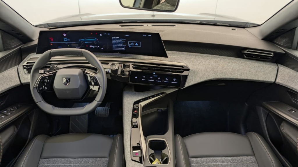 PEUGEOT 5008 HYBRID 145 CH E-DCS6 ALLURE - ref: 1-382337 - Photo 13