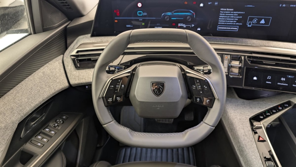 PEUGEOT 5008 HYBRID 145 CH E-DCS6 ALLURE - ref: 1-382337 - Photo 14