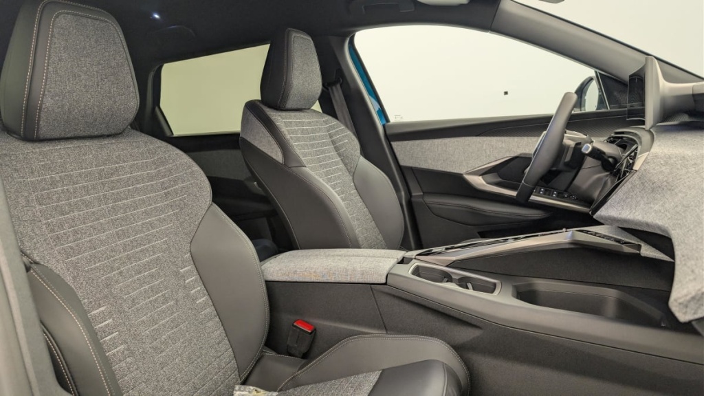 PEUGEOT 5008 HYBRID 145 CH E-DCS6 ALLURE - ref: 1-382338 - Photo 9