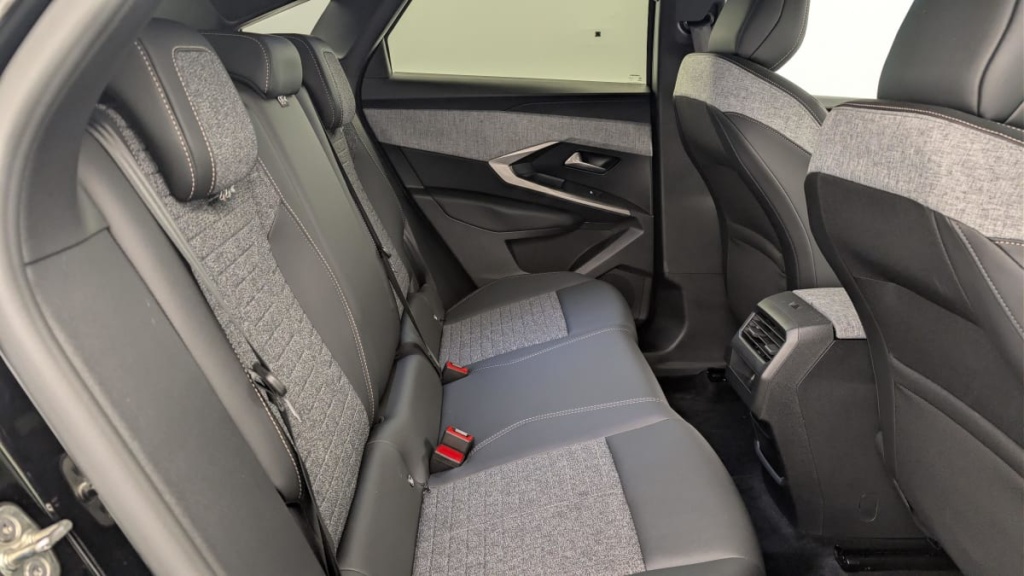 PEUGEOT 3008 Hybrid 145 e-DCS6 Allure - ref: 1-382503 - Photo 10