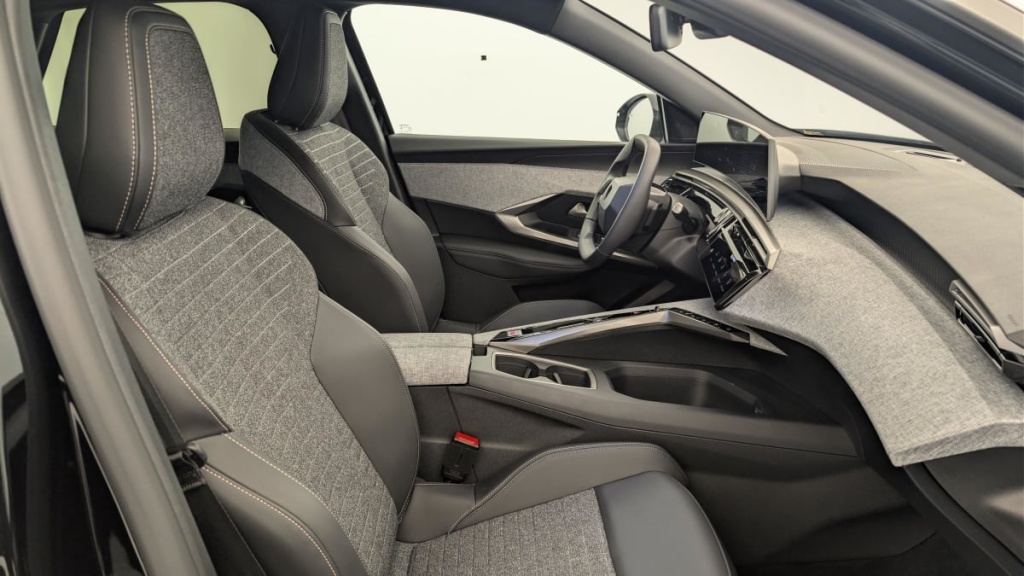 PEUGEOT 3008 Hybrid 145 e-DCS6 Allure - ref: 1-382503 - Photo 9