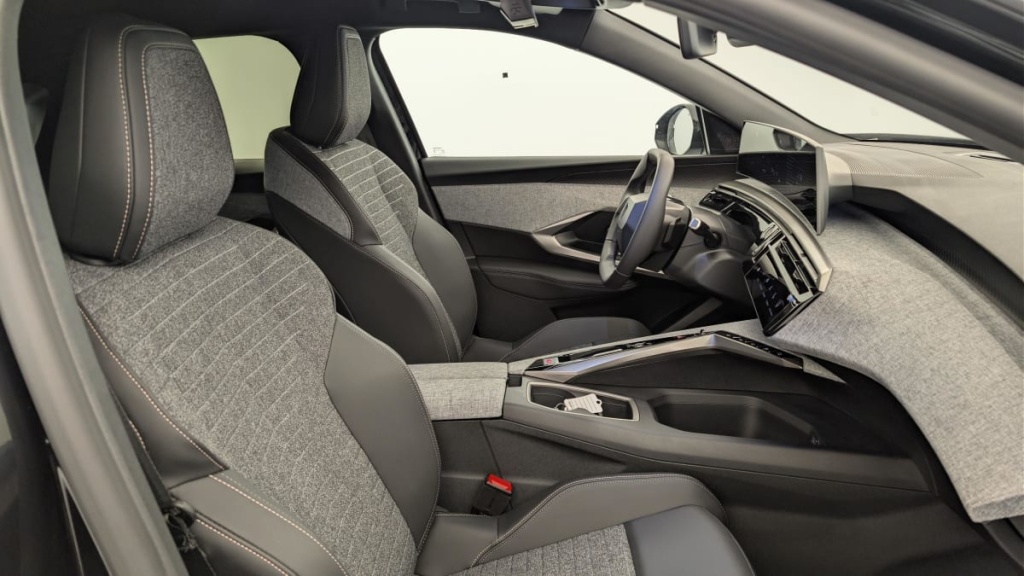 PEUGEOT 3008 Hybrid 145 e-DCS6 Allure - ref: 1-382506 - Photo 9