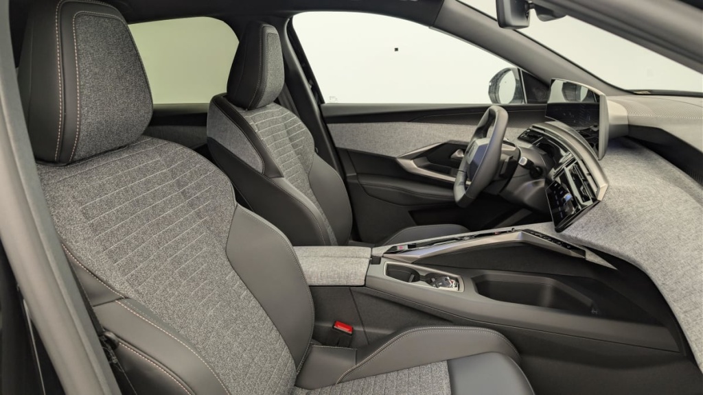 PEUGEOT 3008 Hybrid 145 e-DCS6 Allure - ref: 1-382508 - Photo 9