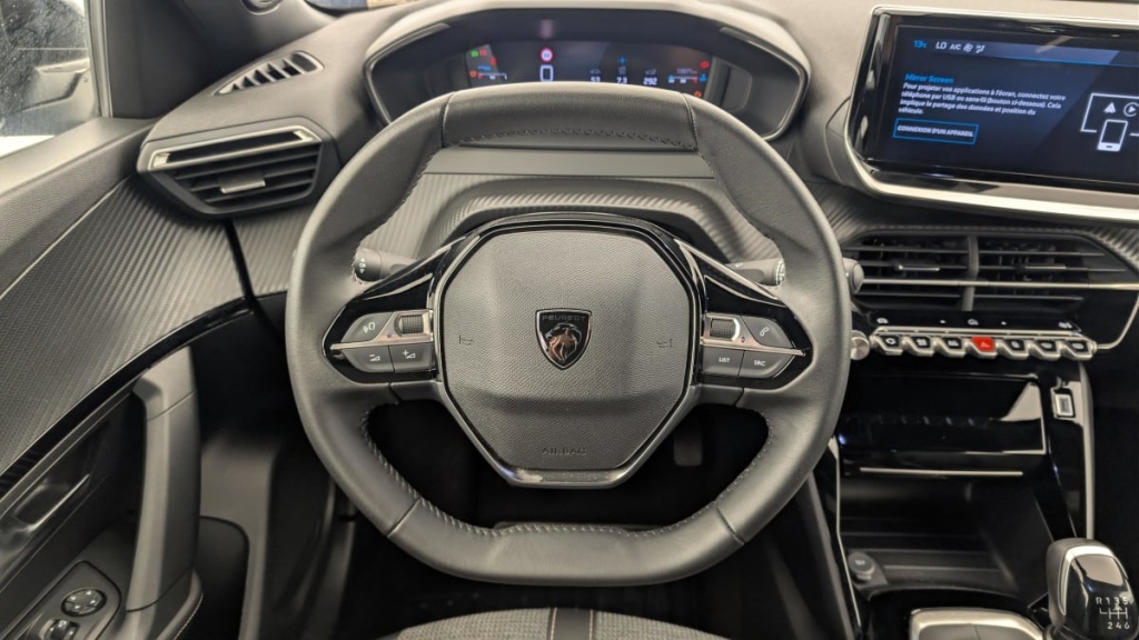 PEUGEOT 2008 100 S S BVM6 Allure - ref: 1-382569 - Photo 14