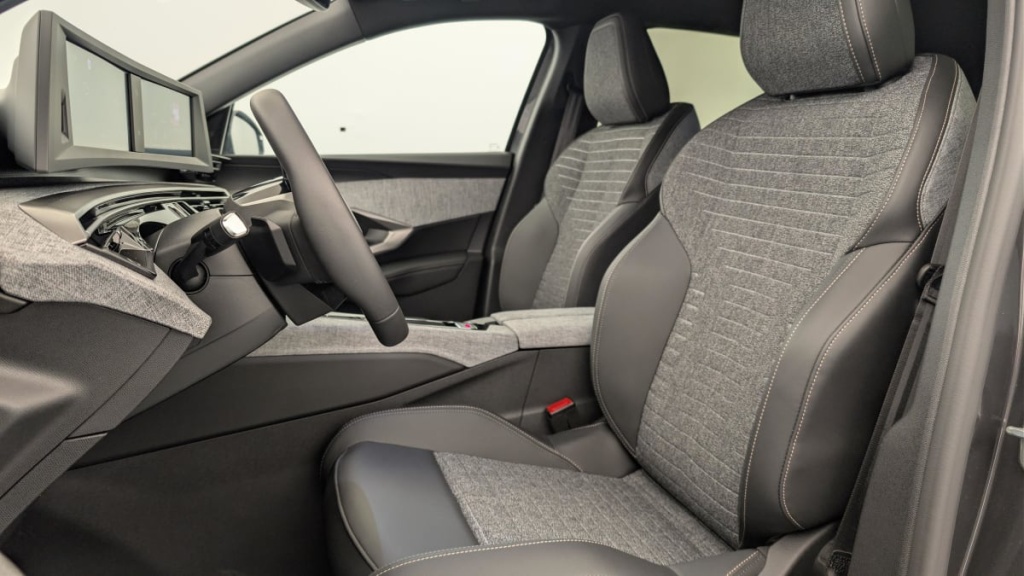 PEUGEOT 3008 Hybrid 145 e-DCS6 Allure - ref: 1-382907 - Photo 16