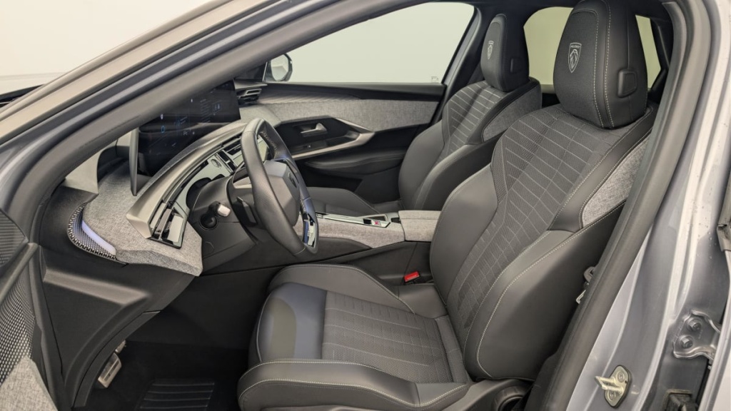 PEUGEOT 3008 Hybrid 145 e-DCS6 GT - ref: 1-383072 - Photo 16