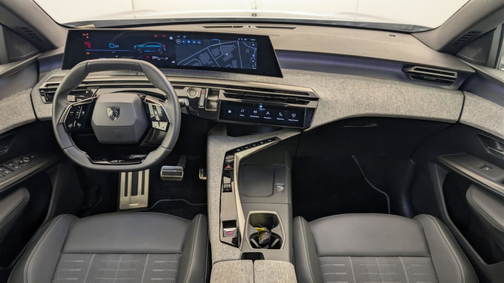 PEUGEOT 3008 Hybrid 145 e-DCS6 GT - ref: 1-383073 - Photo 13