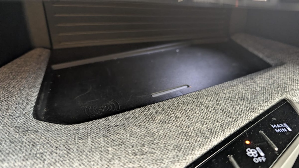 PEUGEOT 3008 Hybrid 145 e-DCS6 GT - ref: 1-383073 - Photo 20