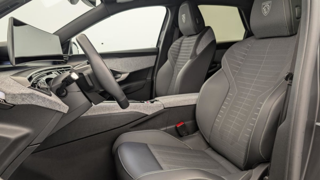 PEUGEOT 3008 Hybrid 145 e-DCS6 GT - ref: 1-383080 - Photo 16