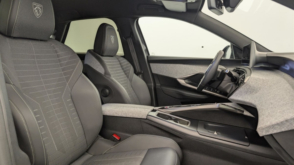 PEUGEOT 3008 Hybrid 145 e-DCS6 GT - ref: 1-383080 - Photo 9