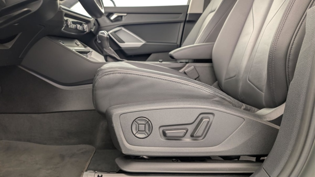 AUDI Q3 35 TDI 150 ch S tronic 7 Design - ref: 1-383385 - Photo 19