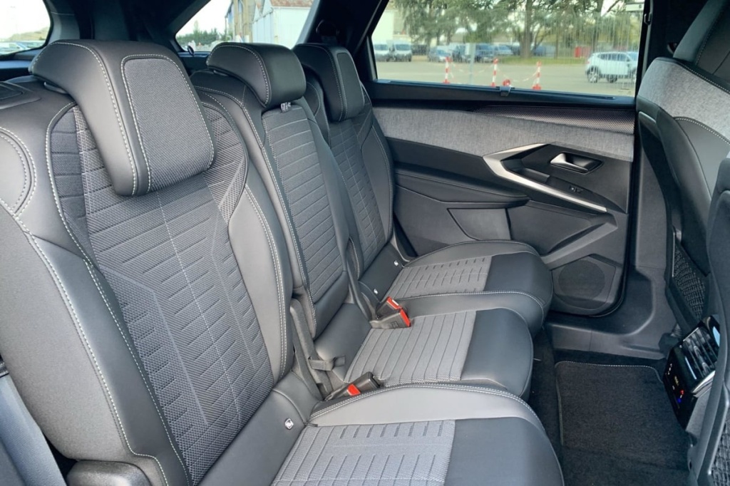 PEUGEOT 5008 Hybrid 145 e-DCS6 GT - ref: 1-383419 - Photo 10