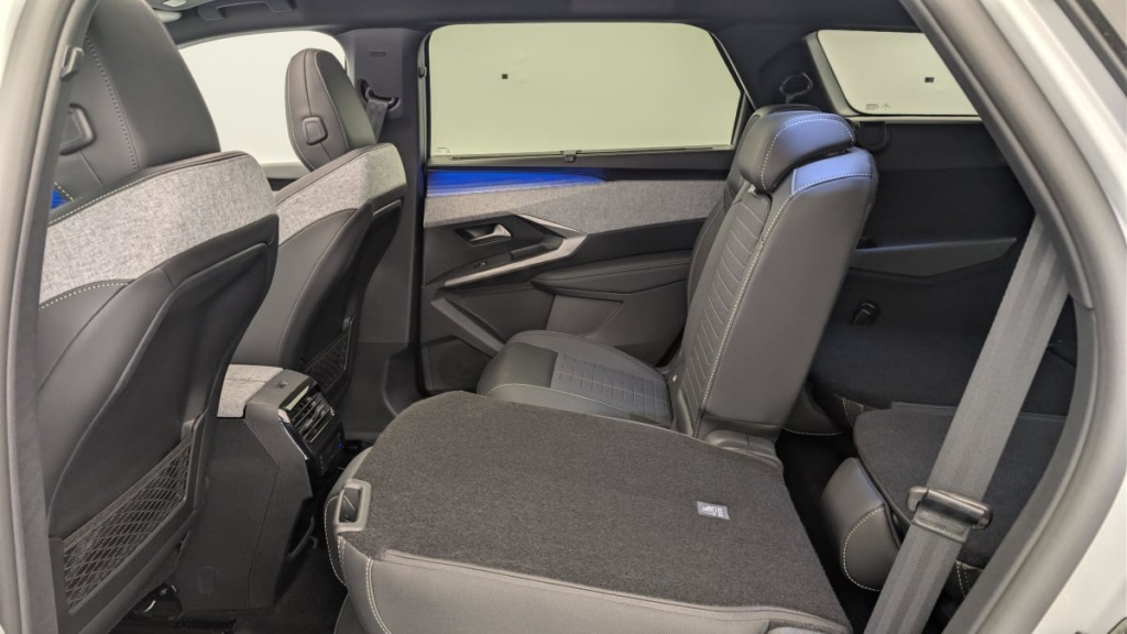 PEUGEOT 5008 Hybrid 145 e-DCS6 GT - ref: 1-383420 - Photo 12