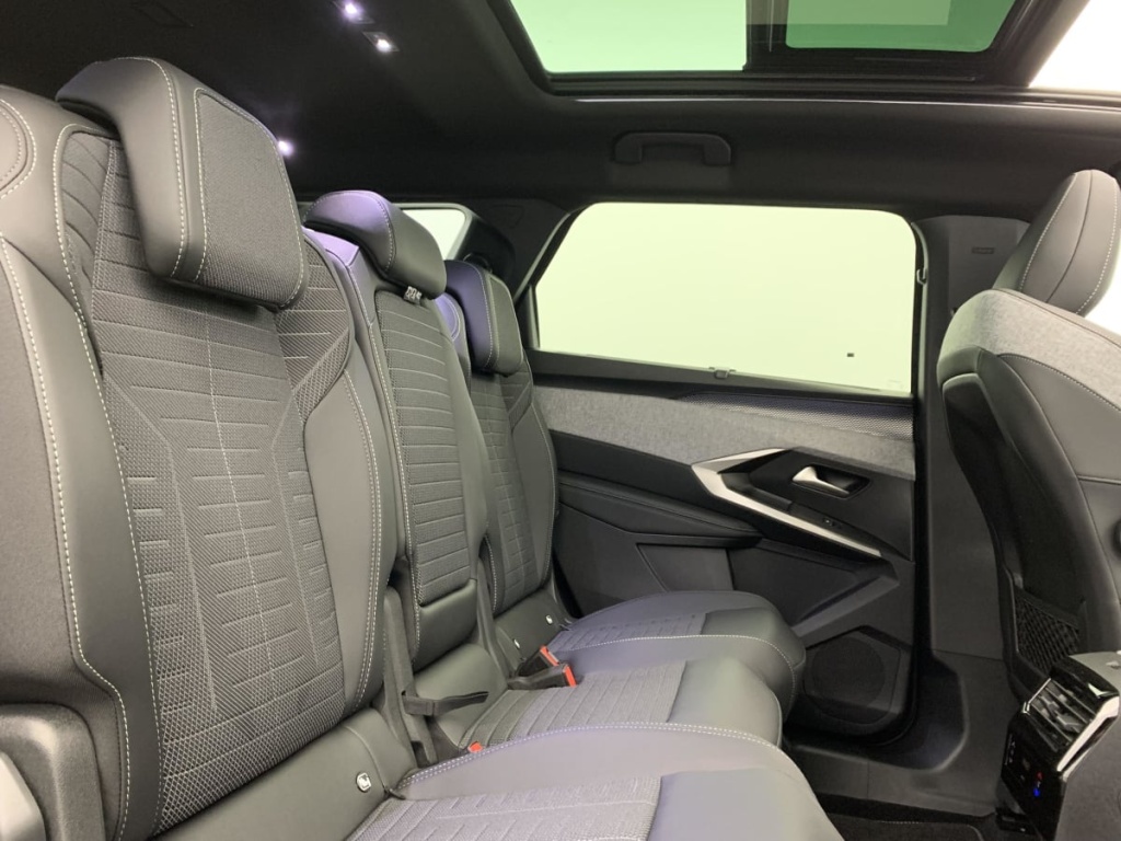 PEUGEOT 5008 Hybrid 145 e-DCS6 GT - ref: 1-383437 - Photo 10