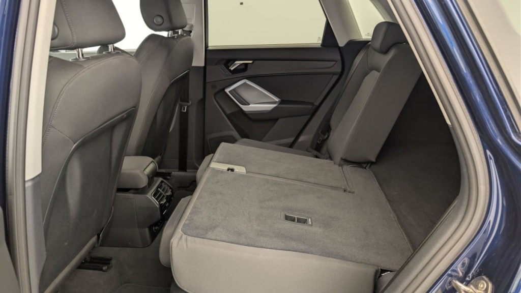 AUDI Q3 35 TDI 150 ch S tronic 7 Design - ref: 1-383608 - Photo 12