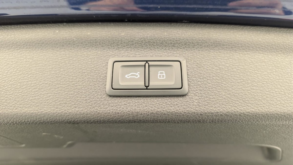 AUDI Q3 35 TDI 150 ch S tronic 7 Design - ref: 1-383608 - Photo 20