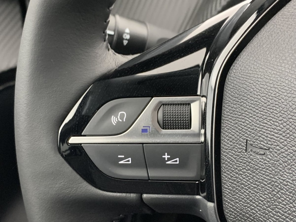 PEUGEOT 208 Hybrid 110 ch e-DCS6 Allure - ref: 1-383999 - Photo 15