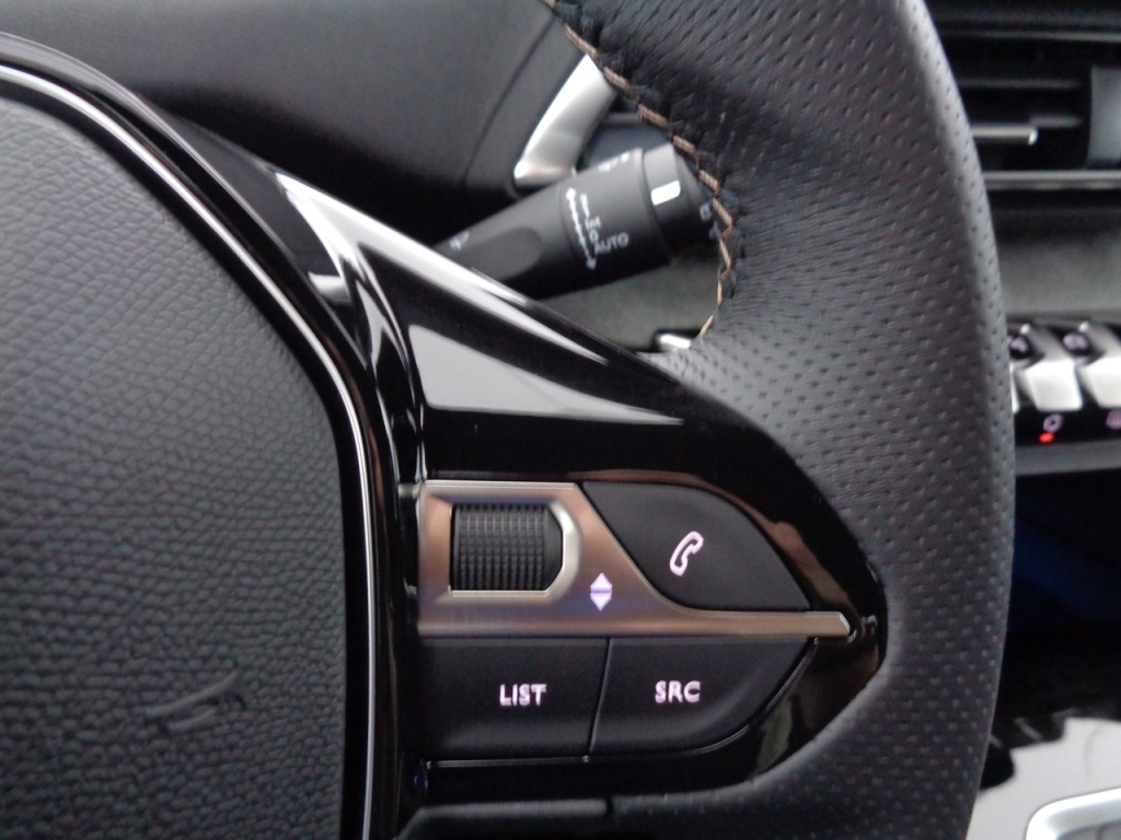 PEUGEOT 3008 1.2 PURETECH 130CH GT - ref: 2-674769 - Photo 4