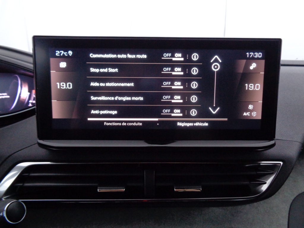 PEUGEOT 3008 1.2 PURETECH 130CH GT - ref: 2-674769 - Photo 9