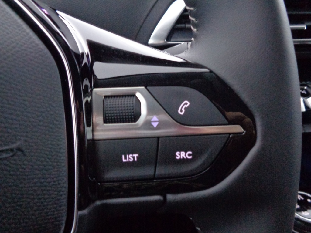 PEUGEOT 3008 1.2 PURETECH 130CH ALLURE - ref: 2-677266 - Photo 10