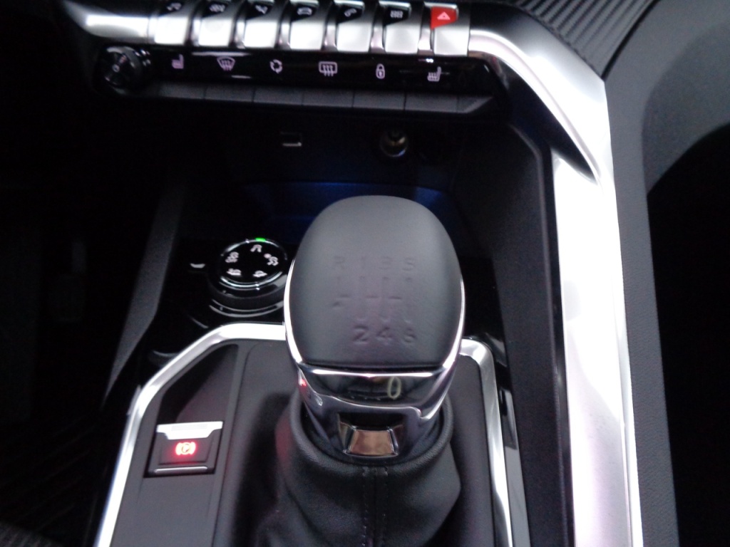 PEUGEOT 3008 1.2 PURETECH 130CH ALLURE - ref: 2-677266 - Photo 14