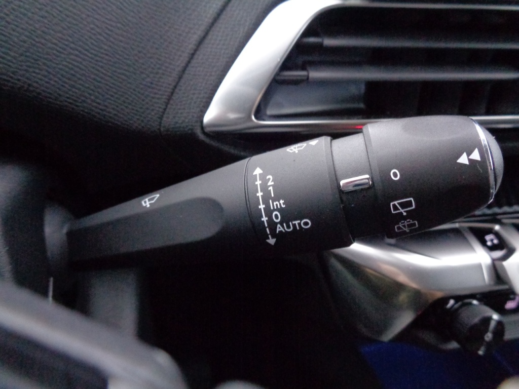 PEUGEOT 3008 1.2 PURETECH 130CH ALLURE - ref: 2-677266 - Photo 17