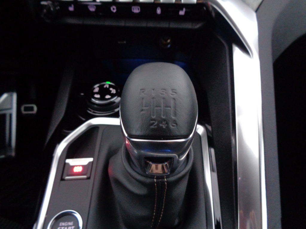 PEUGEOT 3008 1.2 PURETECH 130CH GT - ref: 2-677832 - Photo 14