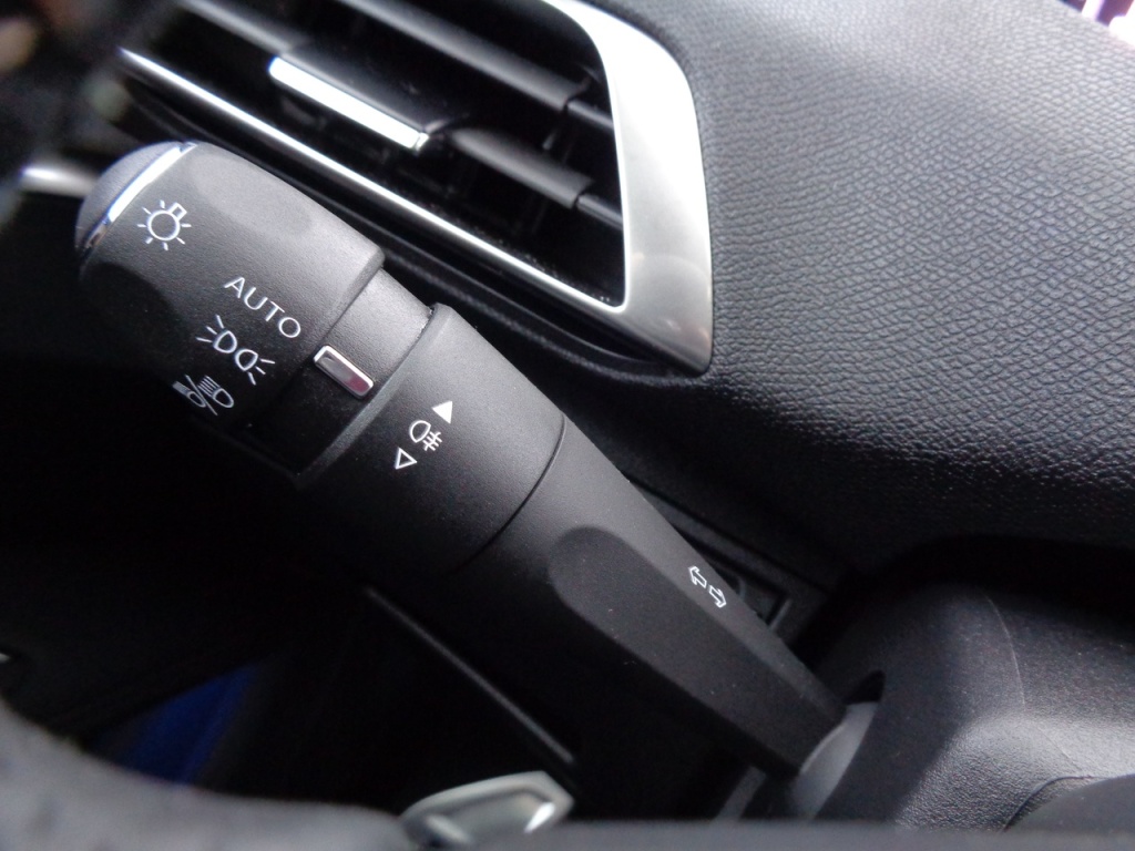 PEUGEOT 3008 1.2 PURETECH 130CH GT - ref: 2-677832 - Photo 16