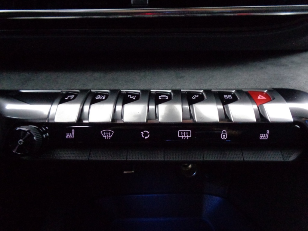 PEUGEOT 3008 1.2 PURETECH 130CH GT - ref: 2-677832 - Photo 3