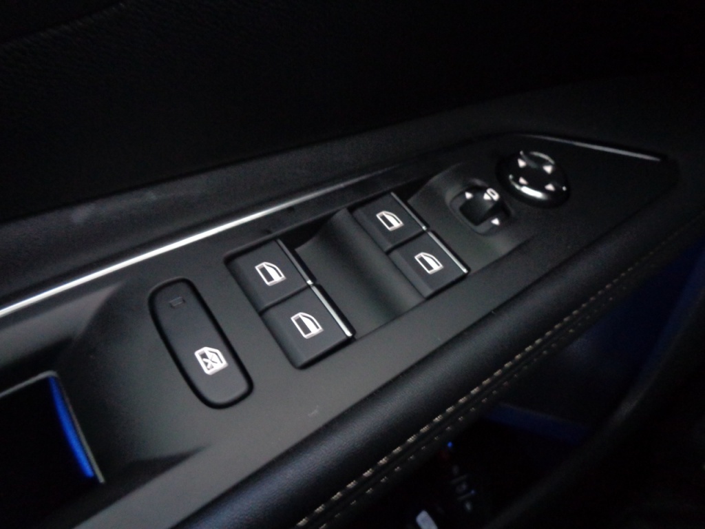 PEUGEOT 3008 1.2 PURETECH 130CH GT - ref: 2-677832 - Photo 4
