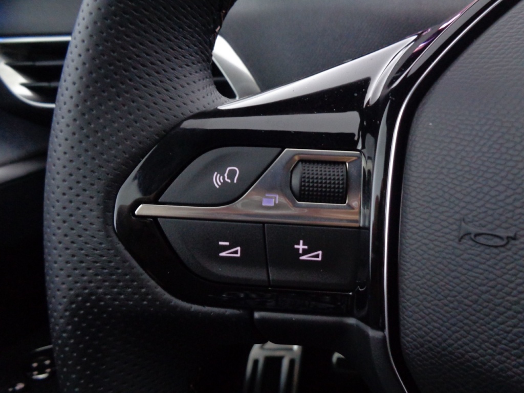 PEUGEOT 3008 1.2 PURETECH 130CH GT - ref: 2-677832 - Photo 9