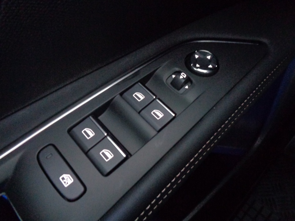 PEUGEOT 3008 1.2 PURETECH 130CH EAT8 GT - ref: 2-678817 - Photo 6