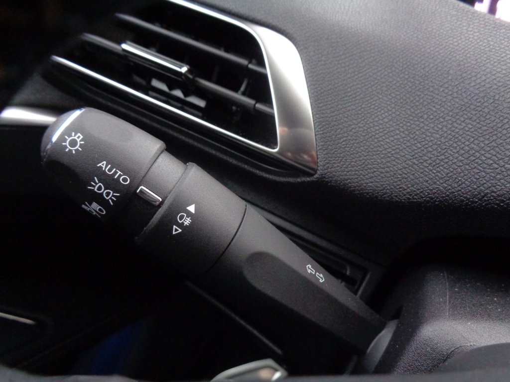 PEUGEOT 5008 1.2 PURETECH 130CH GT - ref: 2-680112 - Photo 15