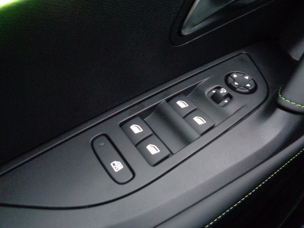 PEUGEOT 2008 1.2 PURETECH 130CH S&S EAT8 GT - ref: 2-683150 - Photo 18