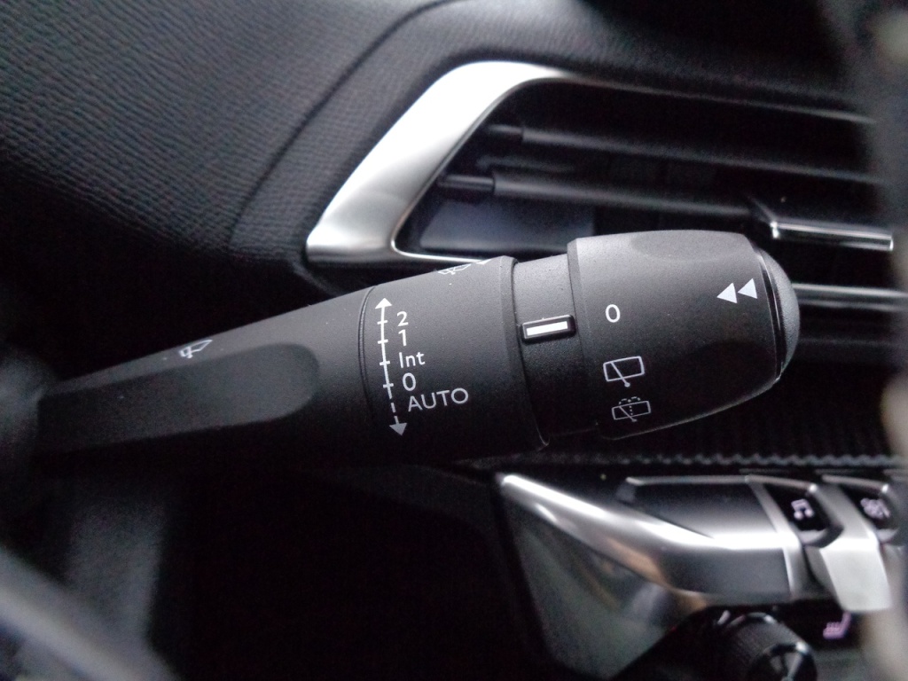 PEUGEOT 3008 1.2 PURETECH 130CH ALLURE PACK - ref: 2-683822 - Photo 9