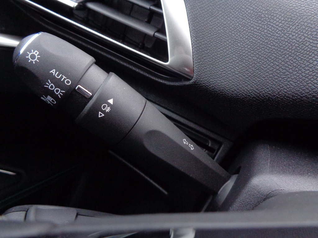 PEUGEOT 5008 1.2 PURETECH 130CH ALLURE PACK - ref: 2-685798 - Photo 6