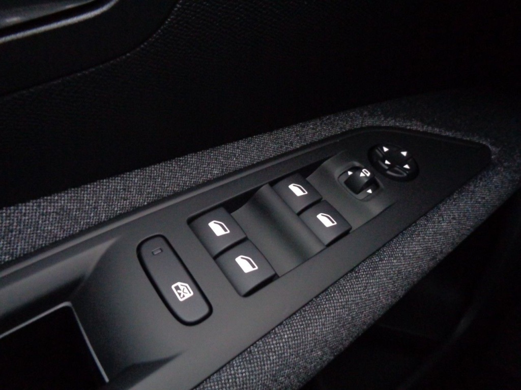 PEUGEOT 3008 1.2 PURETECH 130CH ALLURE PACK - ref: 2-687374 - Photo 19
